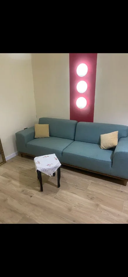 Tirane, jepet me qera apartament 1+1 Kati 4, 50 m² 500 € (Rr. Myslym Shyri te Someg)