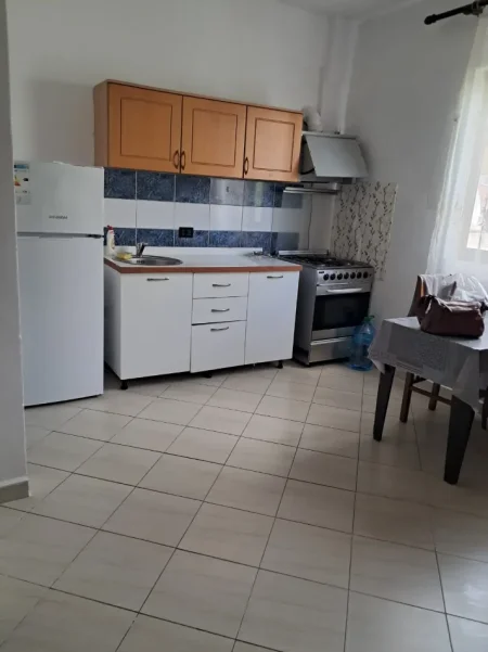 Tirane, jepet me qera apartament 1+1 Kati 2, 30 m² 231 € (Rruga 5 maji)