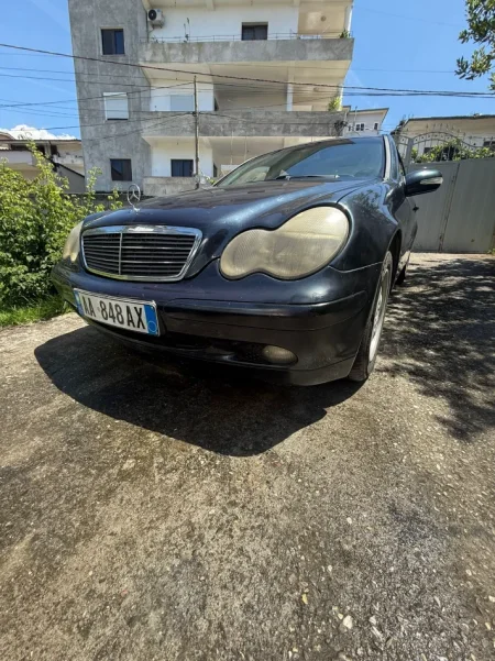 Tirane, shes makine Mercedes benz Nafte, blu e errët manuale Kondicioner 260 km 3.000 €