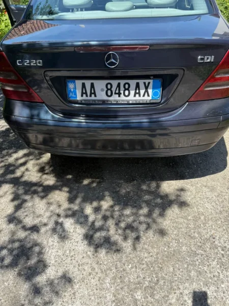 Tirane, shes makine Mercedes benz Nafte, blu e errët manuale Kondicioner 260 km 3.000 €