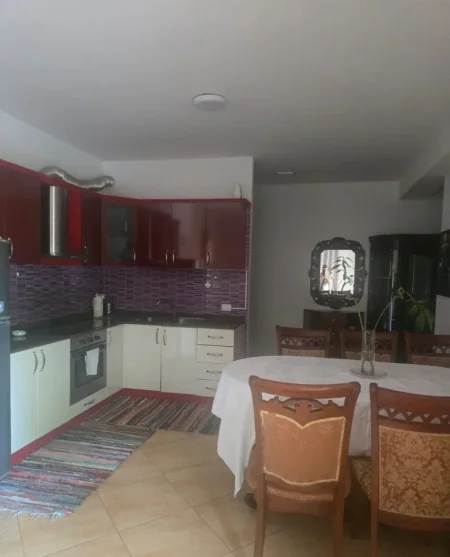 Tirane, jepet me qera apartament 2+1 Kati 3, 75 m² 650 € (Kopshti Botanik)