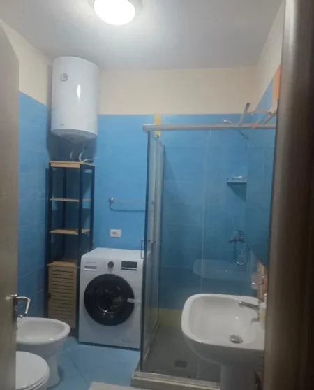 Tirane, jepet me qera apartament 2+1 Kati 3, 75 m² 650 € (Kopshti Botanik)