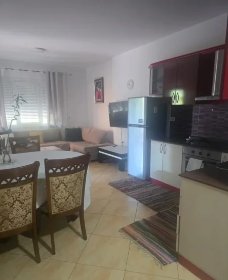 Tirane, jepet me qera apartament 2+1 Kati 3, 75 m² 650 € (Kopshti Botanik)