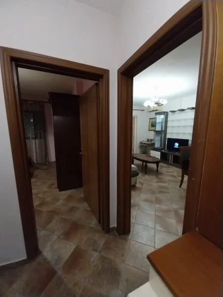Tirane, jap me qera apartament 1+1+Ballkon Kati 3, 85 m² 550 € (Rruga Medar Shtylla)