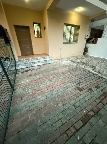 Tirane, jepet me qera shtepi 1+1 Kati 1, 500 € (Rruga dervish kuzha)