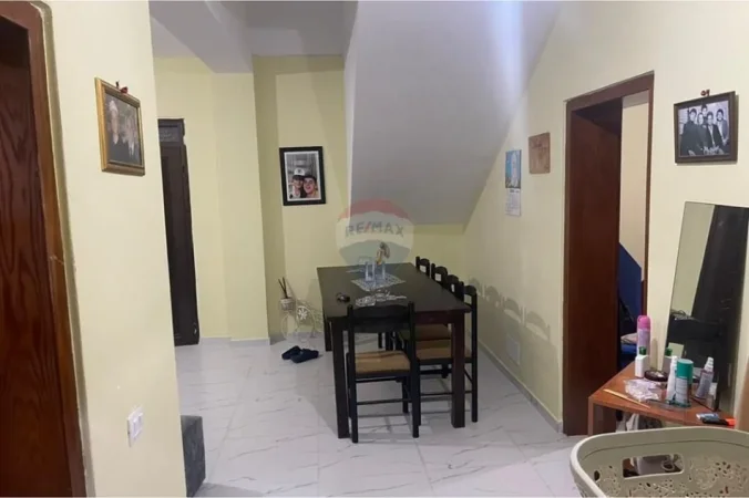 Tirane, shitet Vile , 500 m² 400.000 € 