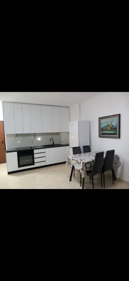 Tirane, jepet me qera apartament 1+1 , 63 m² 400 € (Yzberisht)