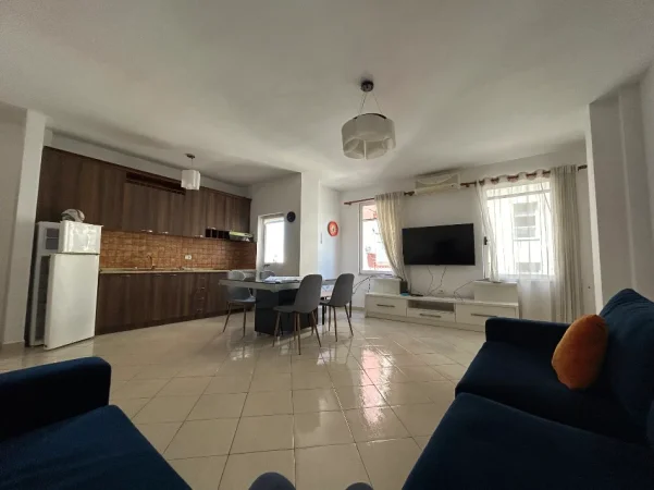 Tirane, jap me qera apartament 2+1+Aneks+Ballkon Kati 3, 106 m² 600€ (Rruga Rrapo Hekali). *NUK PRANOJ OFERTA NGA AGJENSITE, VETEM PERSONA/FAMILJARE*