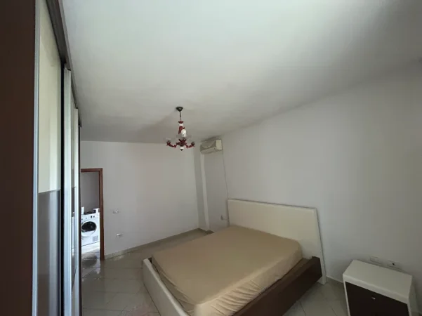 Tirane, jap me qera apartament 2+1+Aneks+Ballkon Kati 3, 106 m² 600€ (Rruga Rrapo Hekali). *NUK PRANOJ OFERTA NGA AGJENSITE, VETEM PERSONA/FAMILJARE*