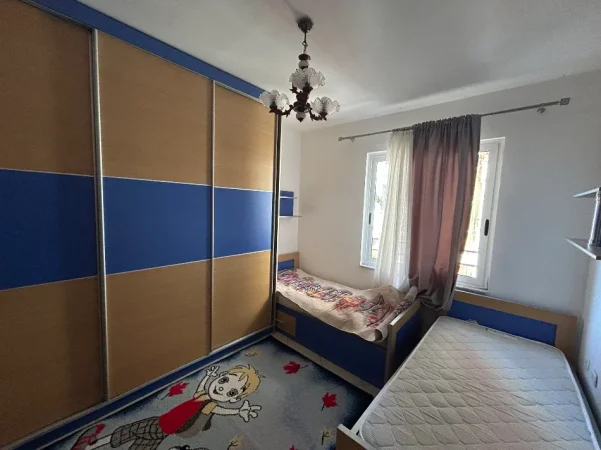 Tirane, jap me qera apartament 2+1+Aneks+Ballkon Kati 3, 106 m² 600€ (Rruga Rrapo Hekali). *NUK PRANOJ OFERTA NGA AGJENSITE, VETEM PERSONA/FAMILJARE*