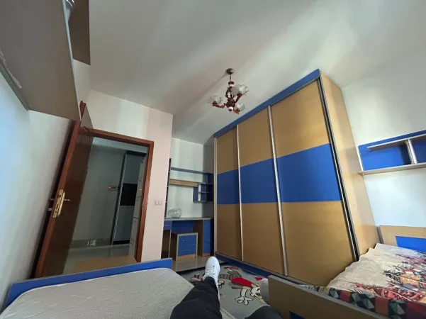 Tirane, jap me qera apartament 2+1+Aneks+Ballkon Kati 3, 106 m² 600€ (Rruga Rrapo Hekali). *NUK PRANOJ OFERTA NGA AGJENSITE, VETEM PERSONA/FAMILJARE*