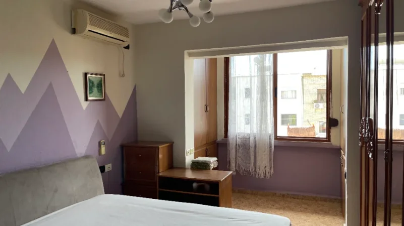Tirane, jepet me qera apartament 1+1+Aneks+Ballkon Kati 5, 60 m² 450 € (Rruga Kujtim Laro)