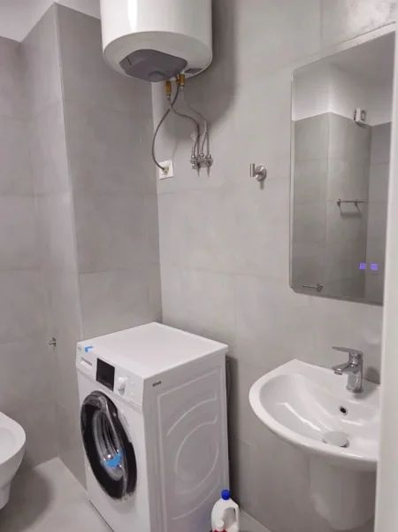 Tirane, jepet me qera apartament 2+1 , 120 m² 1.200 € (Liqeni i Thatë)