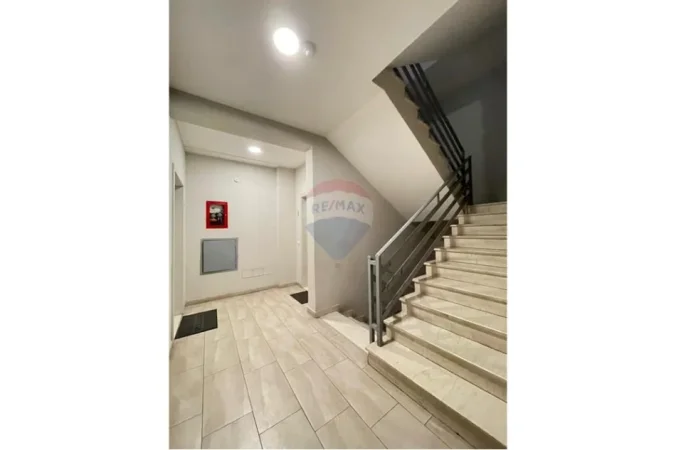 Tirane, shitet apartament , 140 m² 246.001 € 