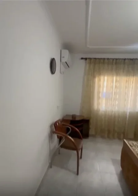 Tirane, jepet me qera apartament 1+1 Kati 1, 45 m² 350 € (Pallati me Shigjeta)