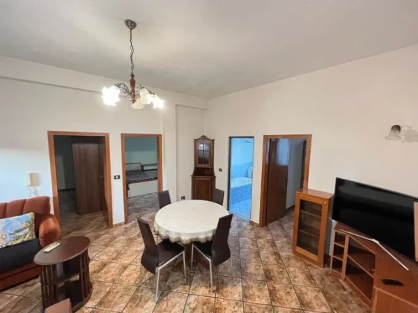 Tirane, jepet me qera apartament 2+1+Aneks+Ballkon Kati 2, 100 m² 550 € (rruga e durresit)