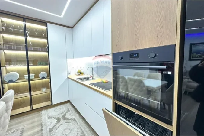 Tirane, jepet me qera apartament , 112 m² 600 € 