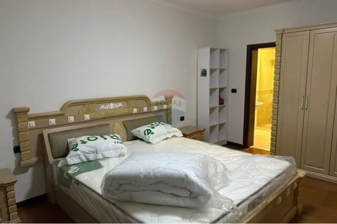 Tirane, jepet me qera apartament , 146 m² 1.060 € (Ish Ekspozita)