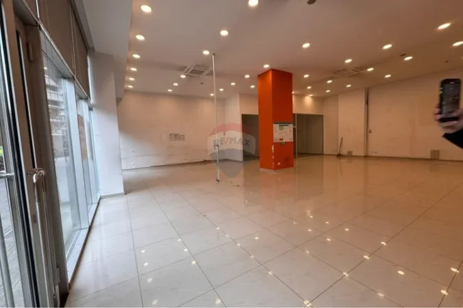 Tirane, jepet me qera zyre , 233 m² 5.100 € 