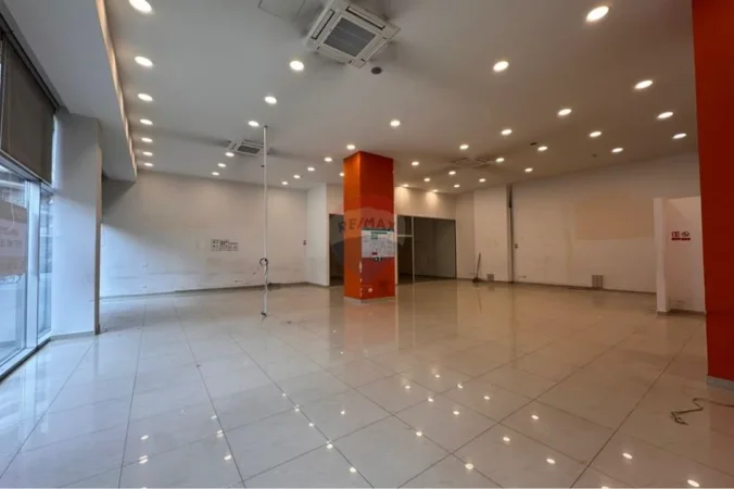 Tirane, jepet me qera zyre , 233 m² 5.100 € 