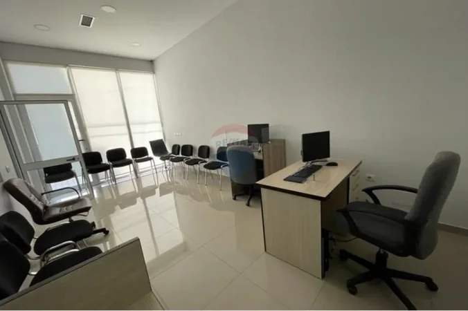 Tirane, jepet me qera zyre , 105 m² 1.001 € 