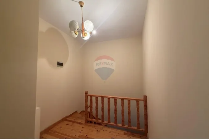 Tirane, jepet me qera zyre , 247 m² 1.000 € (Ambasada Amerikane)