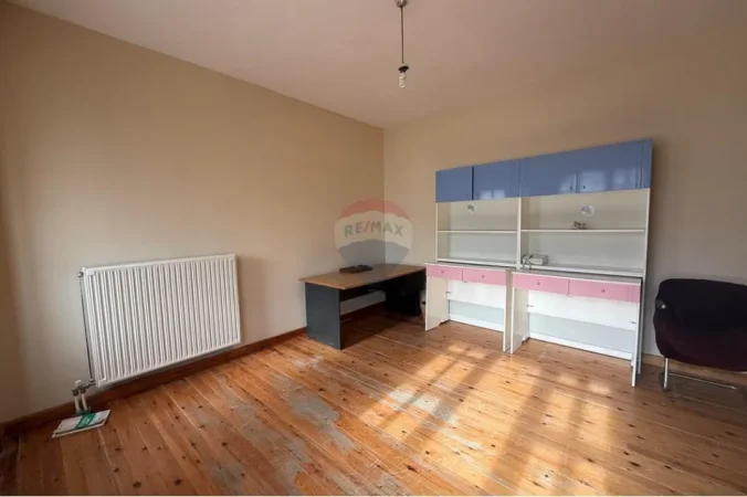 Tirane, jepet me qera zyre , 247 m² 1.000 € (Ambasada Amerikane)