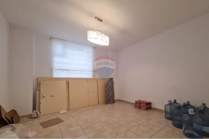 Tirane, jepet me qera zyre , 150 m² 1.000 € 