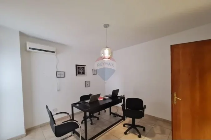 Tirane, jepet me qera zyre , 150 m² 1.000 € 
