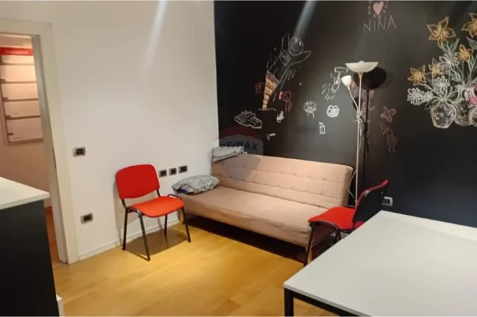 Tirane, jepet me qera zyre , 140 m² 2.000 € 