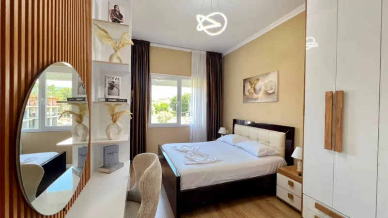 Me Qera: Premium Apt 1+1 +1 Garazh🅿️📍Kopshti Botanik(Prane Xhamise) - Kati.4 - S.70m² - 70,000 Leke/Muaj ||  E Pabanuar me pare 100% e Re✨️