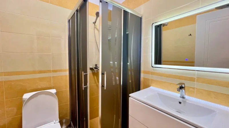 Me Qera: Premium Apt 1+1 +1 Garazh🅿️📍Kopshti Botanik(Prane Xhamise) - Kati.4 - S.70m² - 70,000 Leke/Muaj ||  E Pabanuar me pare 100% e Re✨️