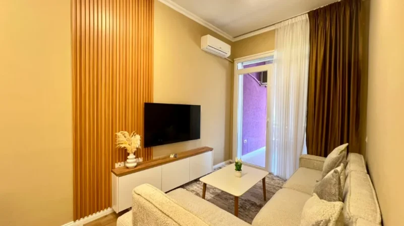 Me Qera: Premium Apt 1+1 +1 Garazh🅿️📍Kopshti Botanik(Prane Xhamise) - Kati.4 - S.70m² - 70,000 Leke/Muaj ||  E Pabanuar me pare 100% e Re✨️