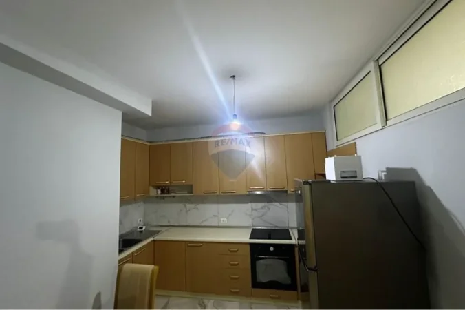 Tirane, jepet me qera apartament , 120 m² 631 € 