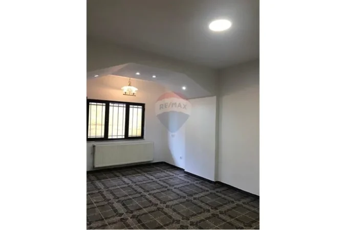 Tirane, jepet me qera zyre , 120 m² 650 € 
