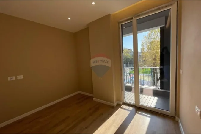 Tirane, jepet me qera zyre , 62 m² 526 € (Prane shkolles "Osman Myderizi" - Ambasada Amerikane, Tiranë)