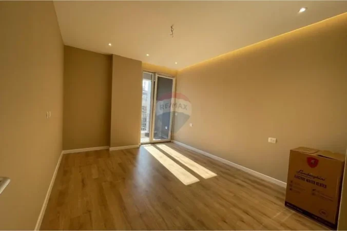 Tirane, jepet me qera zyre , 62 m² 526 € (Prane shkolles "Osman Myderizi" - Ambasada Amerikane, Tiranë)