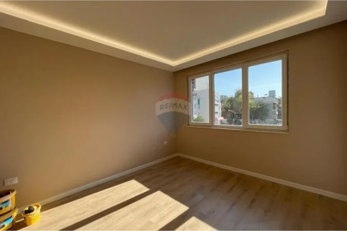 Tirane, jepet me qera zyre , 62 m² 526 € (Prane shkolles "Osman Myderizi" - Ambasada Amerikane, Tiranë)