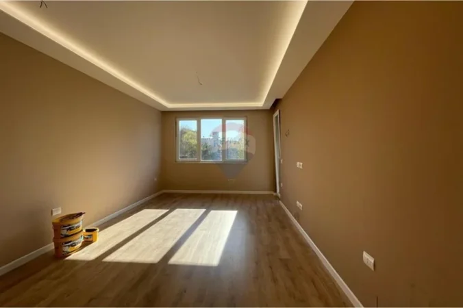 Tirane, jepet me qera zyre , 62 m² 526 € (Prane shkolles "Osman Myderizi" - Ambasada Amerikane, Tiranë)