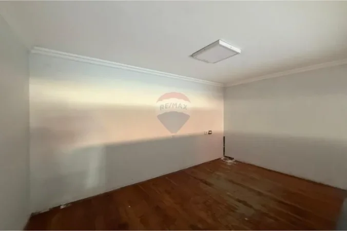 Tirane, jepet me qera dyqan , 45 m² 450 € 