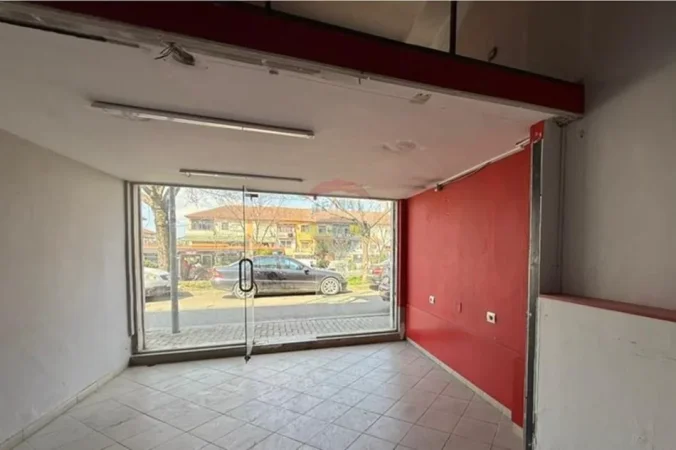 Tirane, jepet me qera dyqan , 45 m² 450 € 