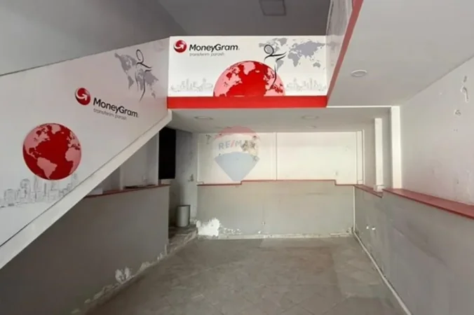 Tirane, jepet me qera dyqan , 45 m² 450 € 