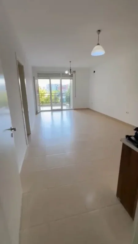 Tirane, jepet me qera apartament 2+1 Kati 3, 85 m² 500 € (Fusha Aviacionit)