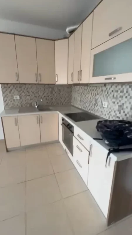 Tirane, jepet me qera apartament 2+1 Kati 3, 85 m² 500 € (Fusha Aviacionit)