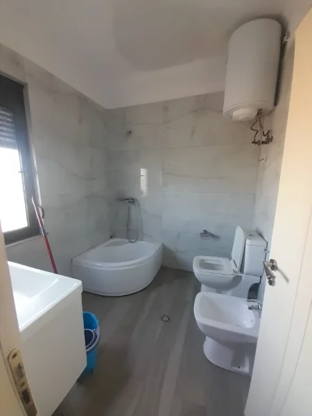 Tirane, jepet me qera Garsonier, Mobiluar, Kati 6, 45 m²,Çmimi 35.000 Lekë të Reja, (Pranë Casa Italia, Terminali, Tiranë)