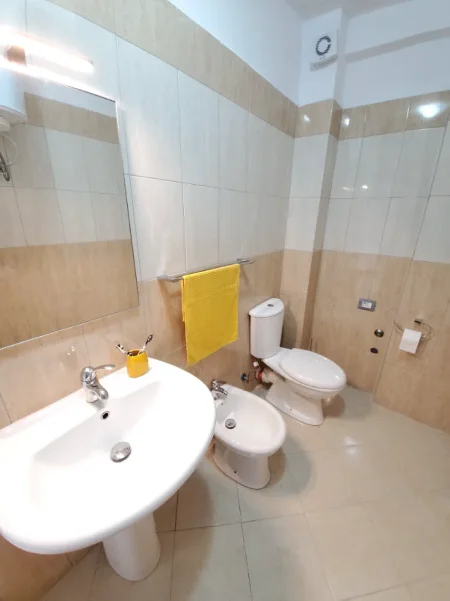 Shkembi Kavajes, apartament ne plazh