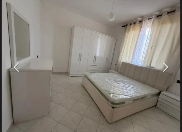 Tirane, jap me qera apartament 1+1+Ballkon Kati 2, (Bulevardi i Ri)