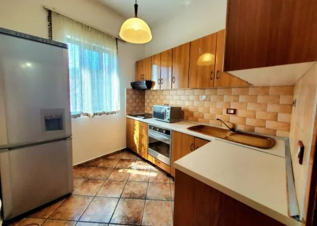 Tirane, jepet me qera apartament 2+1+Aneks+Ballkon Kati 1, 100 m² 550 € (zogu i zi)