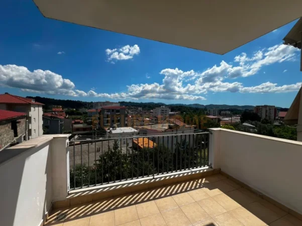 Tirane, jepet me qera apartament 1+1 Kati 3, 82 m² 600 € (Qytet Studenti)