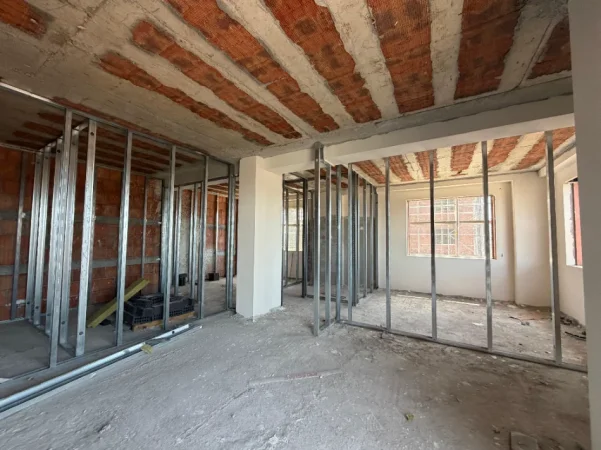 Tirane, shitet apartament 2+1+Ballkon Kati 6, 101 m² 253.000 € (Inxhinieria Ndertimit)